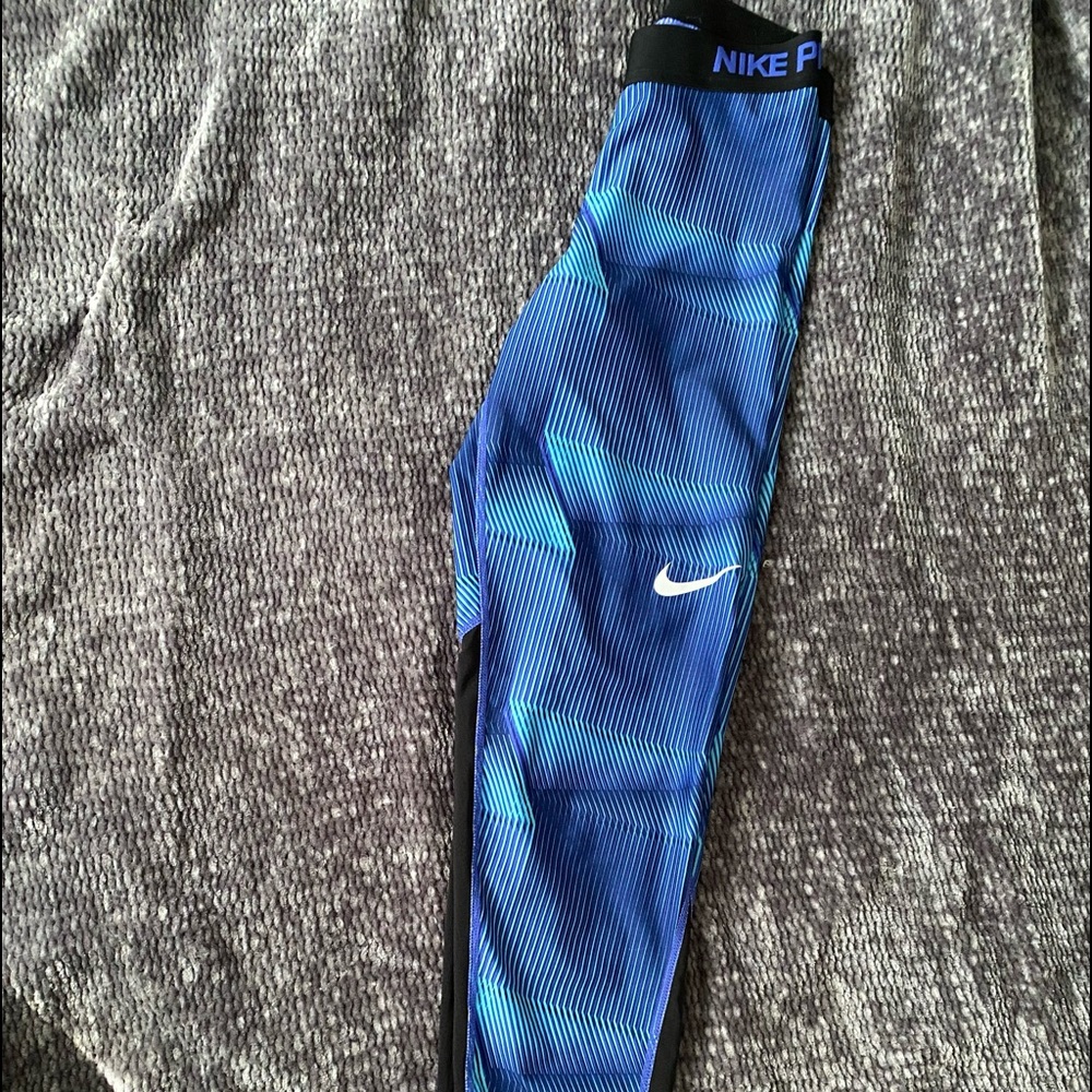 Blue geometric print Nike pro leggings